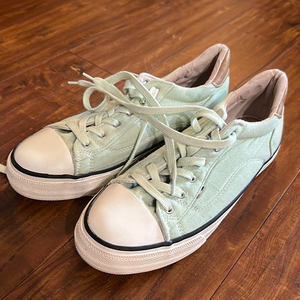 Mustang low top canvas lace up sneakers European UK brand 39 Mint Green‎